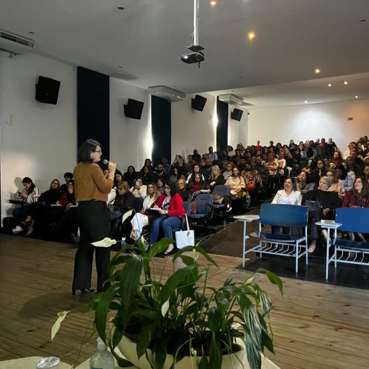 Caraguatatuba qualifica profissionais e fortalece integração da política de Assistência Social para aprimorar atendimento à população