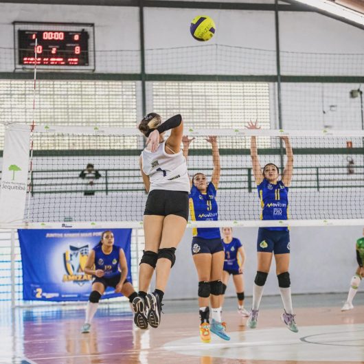 Equipes de voleibol de Caraguatatuba brilham em competições regionais