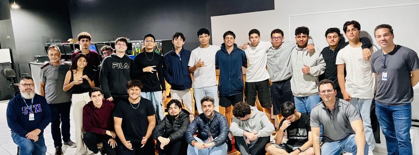 Estudantes da ETEC de São Sebastião conhecem projetos e inovações da Secretaria de Tecnologia e Inovação de Caraguatatuba