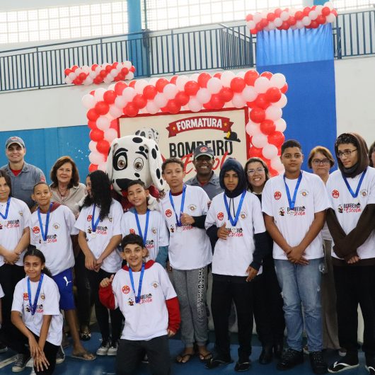 Programa Bombeiro na Escola forma 770 estudantes da rede municipal de Caraguatatuba