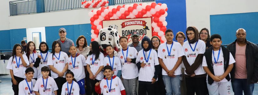Programa Bombeiro na Escola forma 770 estudantes da rede municipal de Caraguatatuba