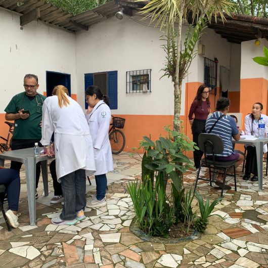 Prefeitura de Caraguatatuba e Unitau levam consultas, vacinação e exames à Comunidade Terapêutica Restitui
