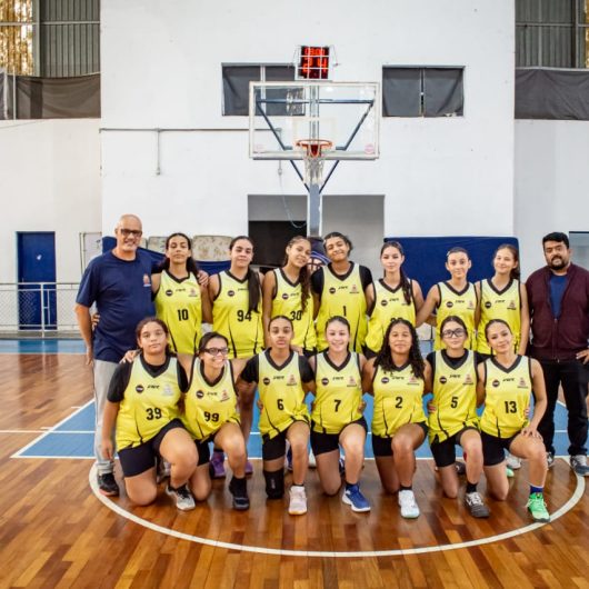 Basquete feminino sub-15 de Caraguatatuba estreia com duas vitórias no torneio Região III da Federação Paulista
