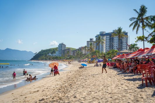 Prefeitura projeta padronização e ordenamento da Praia Martim de Sá em Caraguatatuba