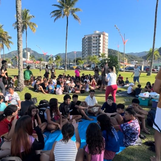 Velejada do Bem reúne 140 jovens em atividades náuticas e educação ambiental em Caraguatatuba