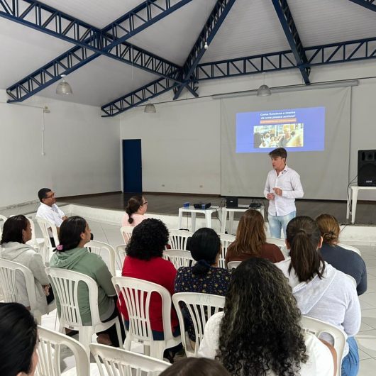 Palestra fortalece rede de apoio às famílias atípicas e amplia orientações sobre direitos em Caraguatatuba