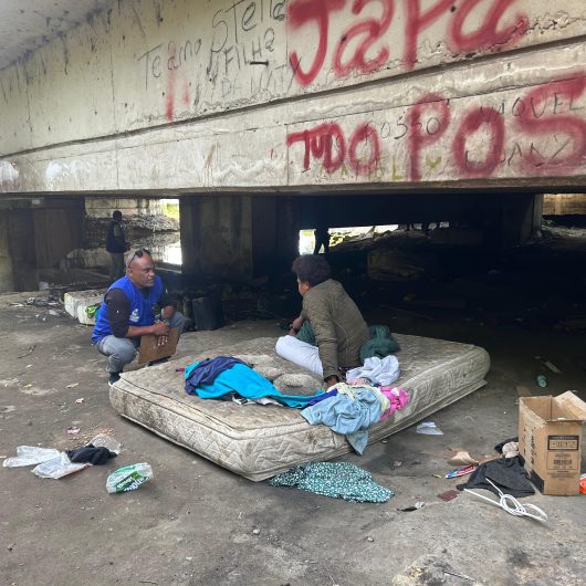 Programa Ruas da Esperança realiza ação integrada de abordagem com 24 pessoas em situação de rua em Caraguatatuba