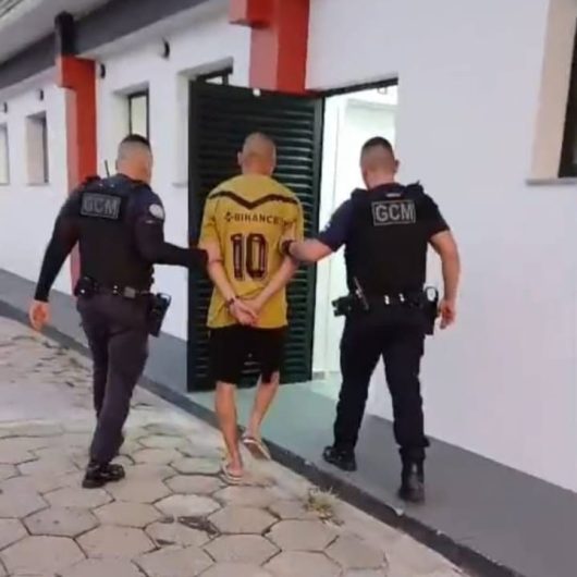 Homem é preso em flagrante por descumprir medida protetiva após ação da Guarda Municipal em Caraguatatuba