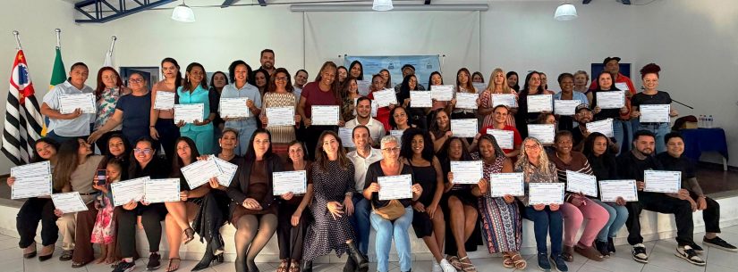 Fundo Social reúne mais de 100 alunos na formatura dos cursos do semestre no Centro Comunitário Cultural e Social do Morro Do Algodão