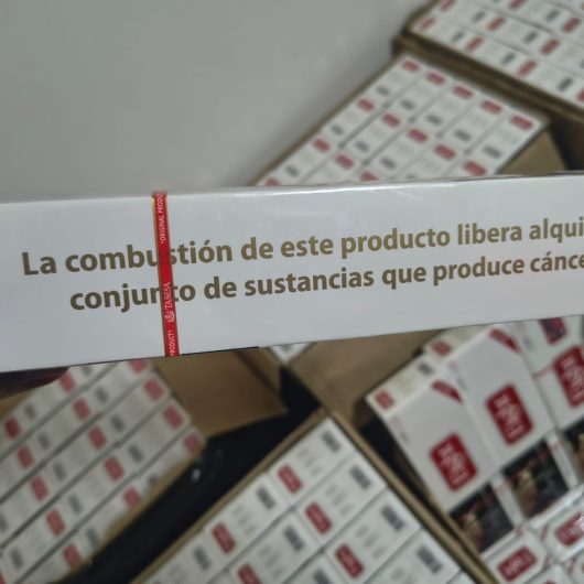 Vigilância Sanitária apreende mais de 2,3 mil maços de cigarros irregulares em supermercado de Caraguatatuba