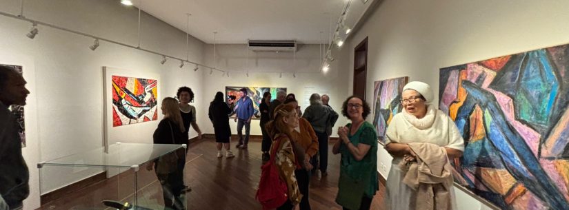 Exposição de Antonio Carelli reúne grandes nomes da arte em noite de abertura no museu