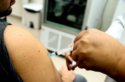 Caraguatatuba realiza mutirão de vacinação neste sábado em seis unidades de saúde