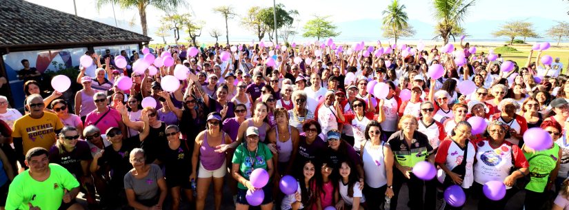Fundo Social reúne mais de 400 pessoas na caminhada do Agosto Lilás de combate à violência contra a mulher