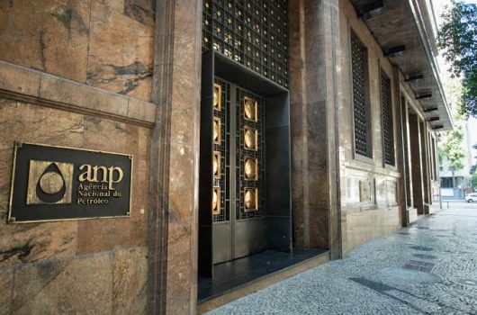 Município busca revisão de regra da ANP que reduz produção da UTGCA e royalties