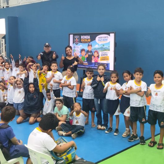 Guarda Municipal realiza palestra educativa sobre bullying para alunos do ensino fundamental em Caraguatatuba