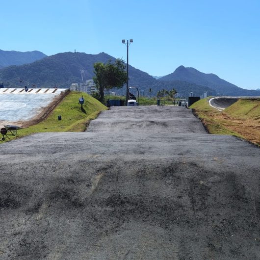 Prefeitura de Caraguatatuba inicia reforma da Pista de Bicicross no Indaiá