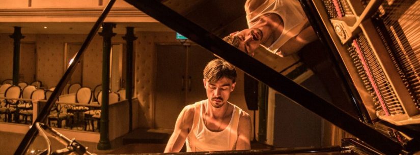 Teatro Mario Covas recebe especial Queen com Bruno Hrabovsky neste domingo