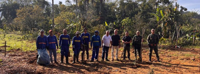 Área pública recuperada no Mar Verde recebe mais de 70 mudas nativas