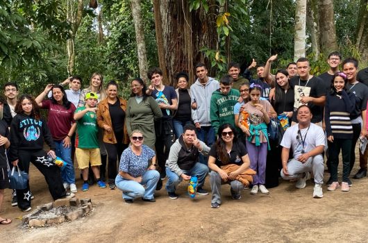 Viveiro Municipal recebe estudantes para atividade de educação ambiental em Caraguatatuba