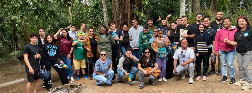 Viveiro Municipal recebe estudantes para atividade de educação ambiental em Caraguatatuba
