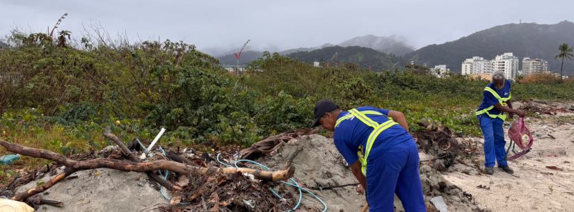 Prefeitura reforça limpeza na Praia do Centro após descarte irregular de inservíveis