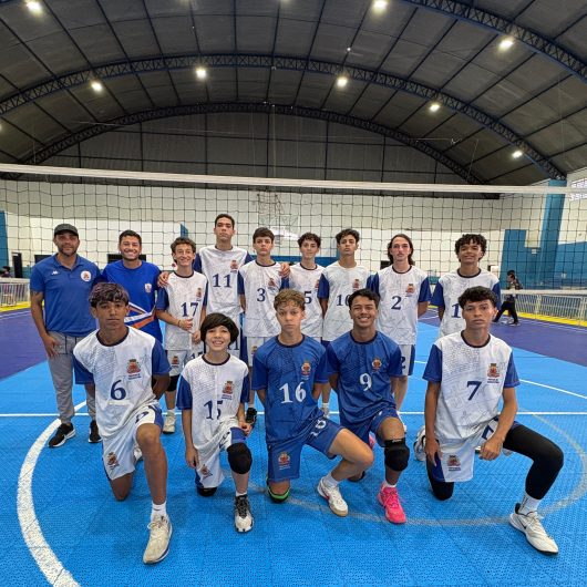 Vôlei masculino Sub-16 de Caraguatatuba vence Ubatuba e avança à fase regional da Copa São Paulo