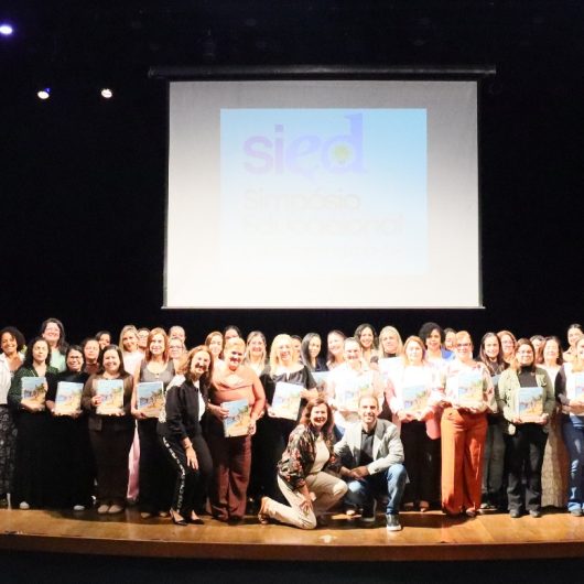 Caraguatatuba lança Currículo da Educação Infantil na abertura do 2º Simpósio Educacional