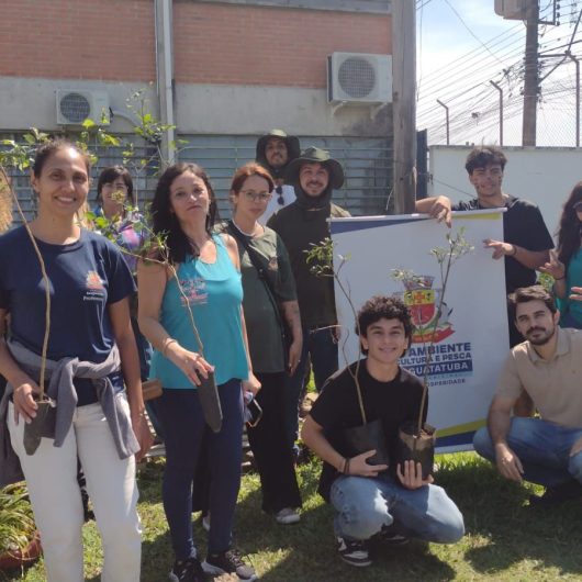 Secretaria de Meio Ambiente participa de Feira das Profissões em escola de Caraguatatuba
