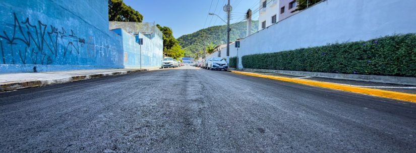 Prefeitura de Caraguatatuba finaliza repavimentação da Rua Fernando Costa no Sumaré