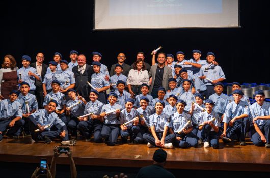 7ª turma da Guarda Mirim de Caraguatatuba conclui formação no Teatro Mario Covas
