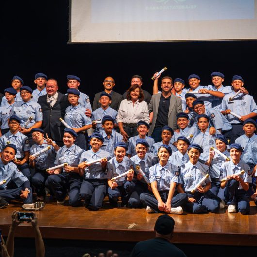 7ª turma da Guarda Mirim de Caraguatatuba conclui formação no Teatro Mario Covas