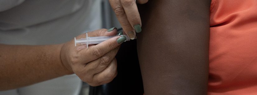 Caraguatatuba leva vacinação às escolas no sábado e mantém ações extramuros durante a semana