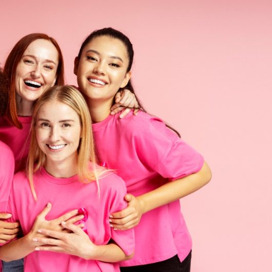 Outubro Rosa terá mais de 50 ações de saúde da mulher em Caraguatatuba ao longo do mês