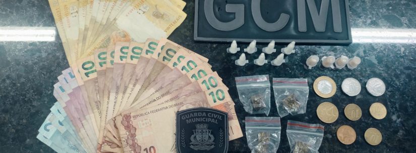 Guarda Civil apreende drogas e dinheiro durante atendimento a denúncia de tráfico no Perequê-Mirim