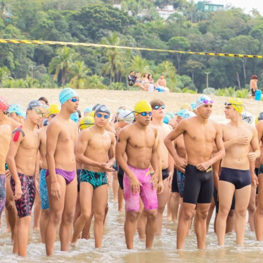 Praia da Cocanha reúne 321 atletas no Campeonato Paulista de Águas Abertas