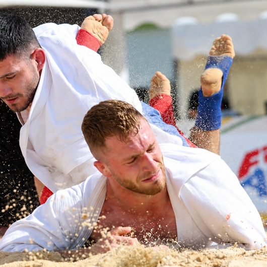 Mundial de Beach Sambo traz atletas de diferentes continentes a Caraguatatuba na próxima semana