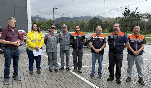 Defesa Civil, Corpo de Bombeiros, IPA e Tamoios realizam vistoria em área com risco de escorregamento na pista de chegada a Caraguatatuba