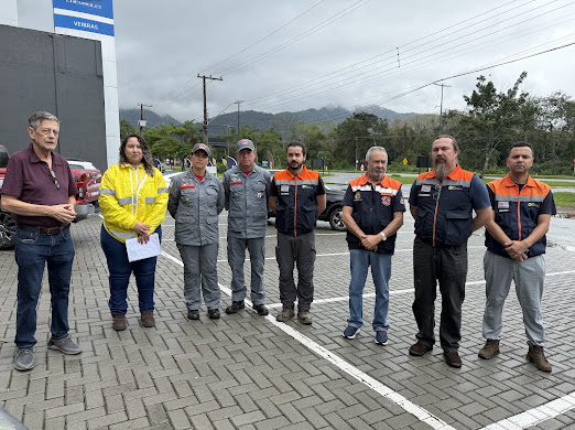 Defesa Civil, Corpo de Bombeiros, IPA e Tamoios realizam vistoria em área com risco de escorregamento na pista de chegada a Caraguatatuba