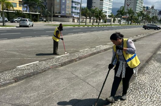 Prefeitura reforça limpeza e manutenção dos bairros de Caraguatatuba com mais bolsistas do PEAD