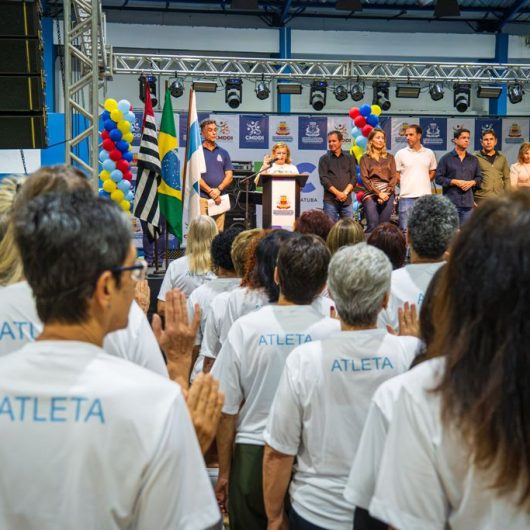 Abertura dos Jogos Municipais da Pessoa Idosa leva desfile, dança e show no primeiro dia de competição