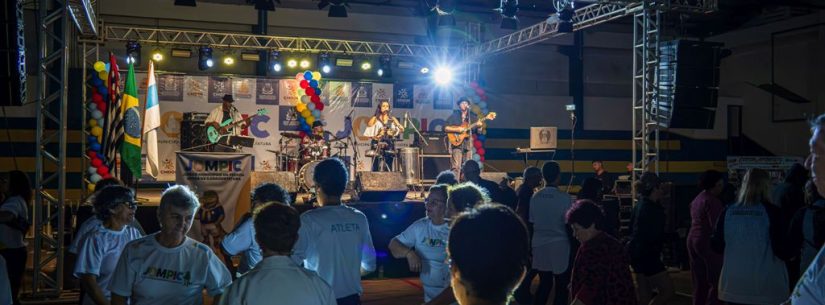 Abertura dos Jogos Municipais da Pessoa Idosa leva desfile, dança e show no primeiro dia de competição