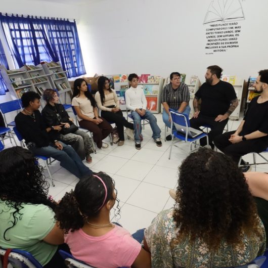 Estudantes de Caraguatatuba preparam curta-metragem durante formação audiovisual