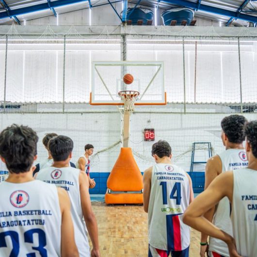 Basquete Sub-17 de Caraguatatuba mais uma vez é destaque com invencibilidade na Copa Metropolitana