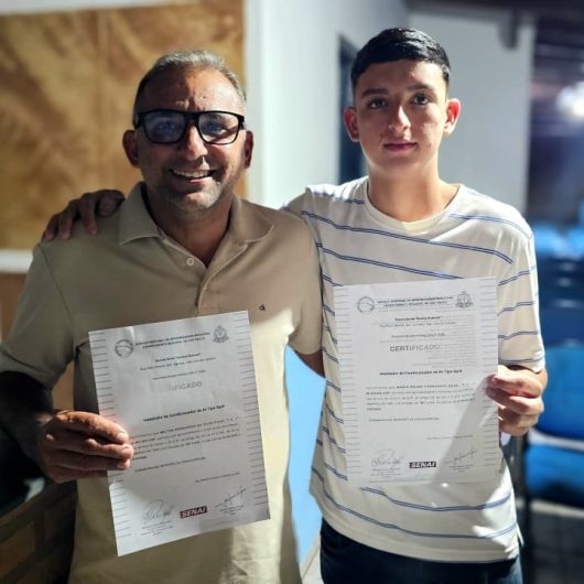 Pai e filho se qualificam juntos e estão entre os 33 formandos do Profissionaliza Caraguá