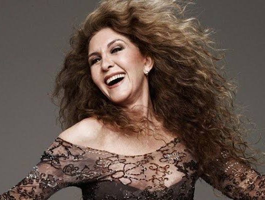 Semana de Valorização da Pessoa Idosa traz show gratuito da cantora Wanderléa na Praça da Cultura