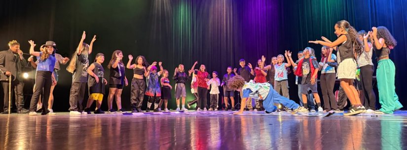 Espetáculo musical “O Tempo Não Para” da Casa da Criança Beija-Flor movimenta público no Teatro Mario Covas