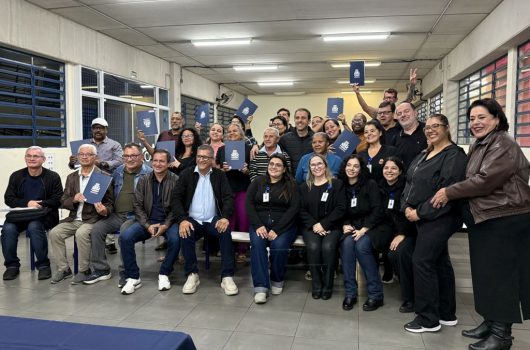Prefeitura de Caraguatatuba regulariza 79 lotes do Núcleo Paulino Ferreira no Perequê-Mirim e entrega títulos