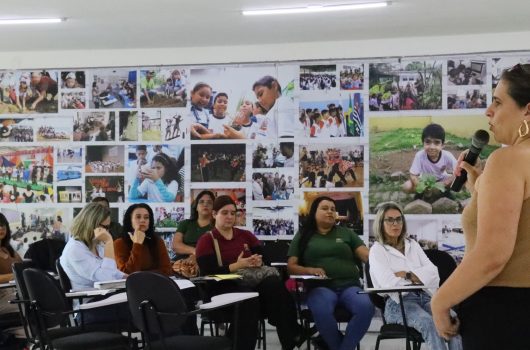 Prefeitura de Caraguatatuba promove formação sobre ECA Digital e educação midiática para profissionais da rede