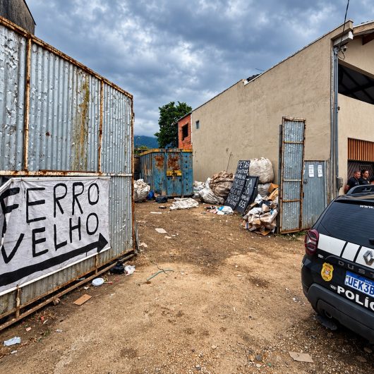 Operação integrada “Caraguá Segura” fiscaliza 15 ferros-velhos e fecha seis estabelecimentos